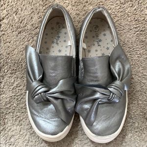 Girls 5 Women’s 7 Cat and Jack loafers